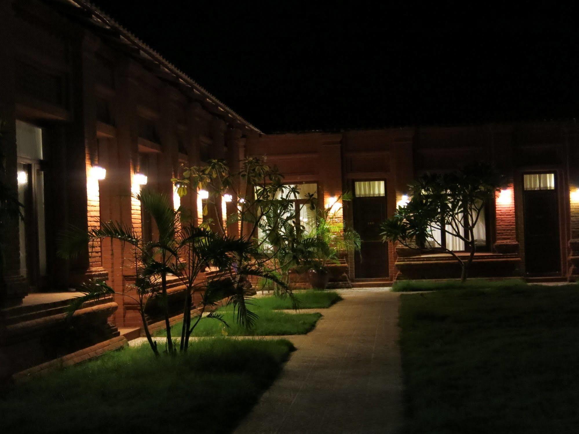 Manisanda Hotel Bagan Luaran gambar